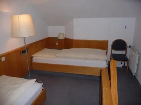 Am Schatzbogen 3* München